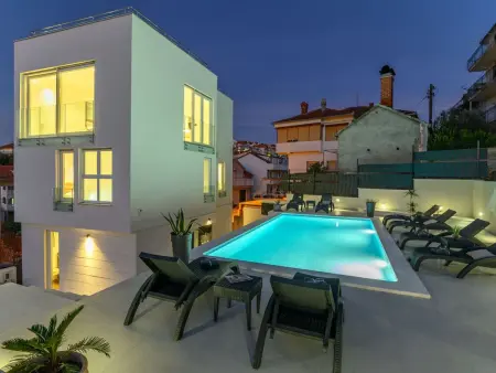 Location maison à Trogir, Luxuriöse Ferienvilla mit privatem Pool