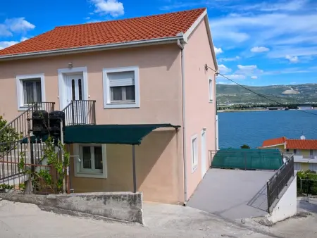 Maison 13 pers, 5 chambres à Mastrinka, 200 m de la mer