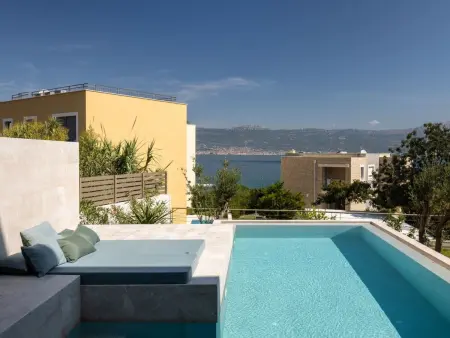 Villa Aqua : maison 3 chambres face à la mer, Slatine