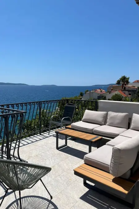 House Juraj, maison 8 personnes vue mer à Trogir