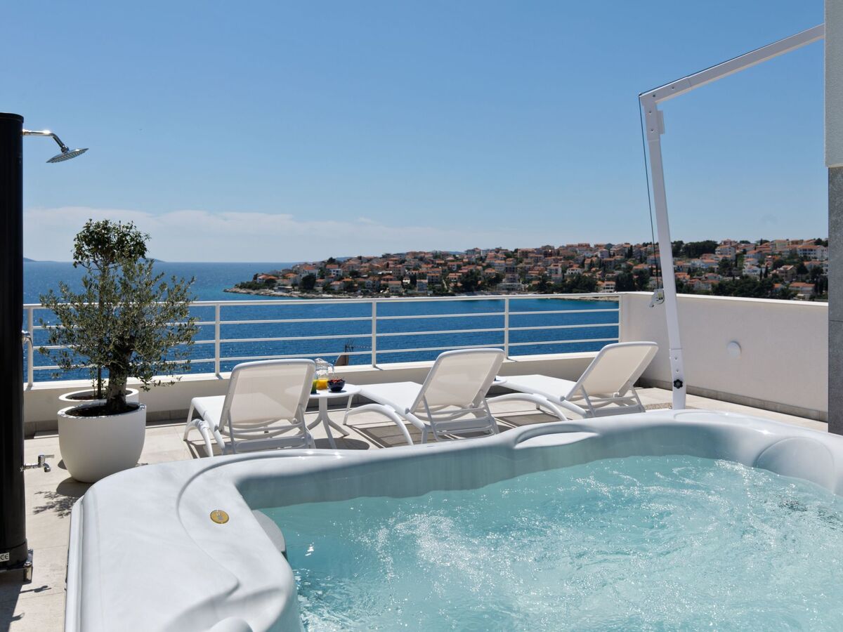 Villa Anadea avec jacuzzi extérieur à Trogir - Photo 4