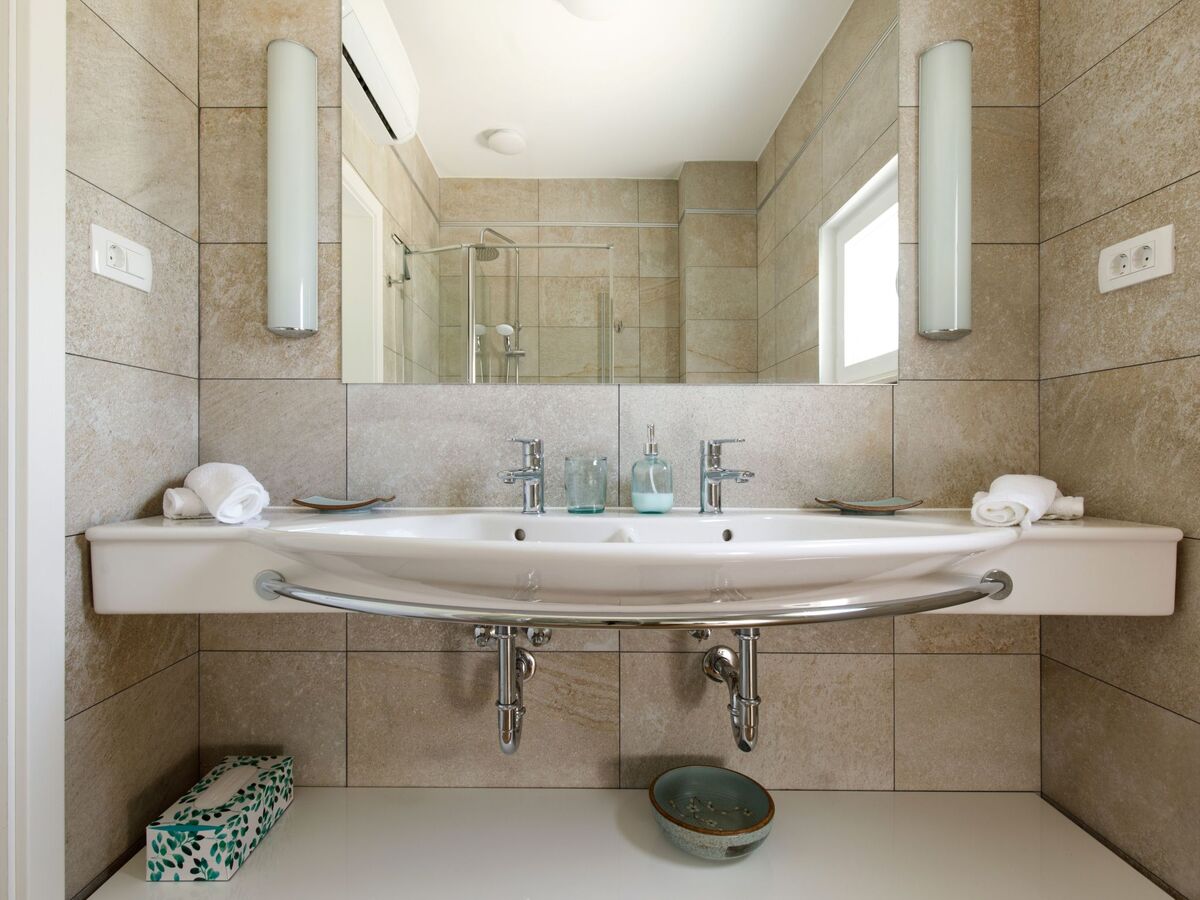 Villa Anadea avec jacuzzi extérieur à Trogir - Photo 20