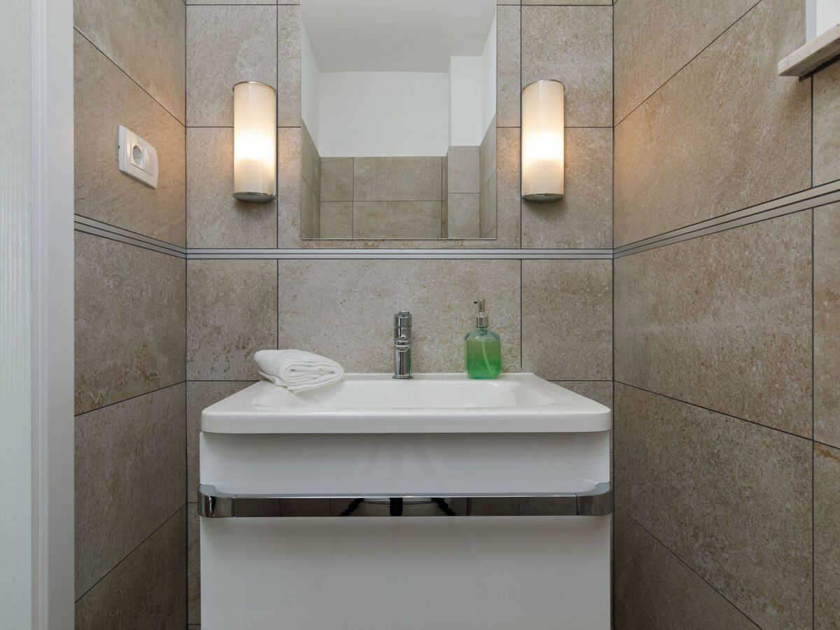 Villa Anadea avec jacuzzi extérieur à Trogir - Photo 27