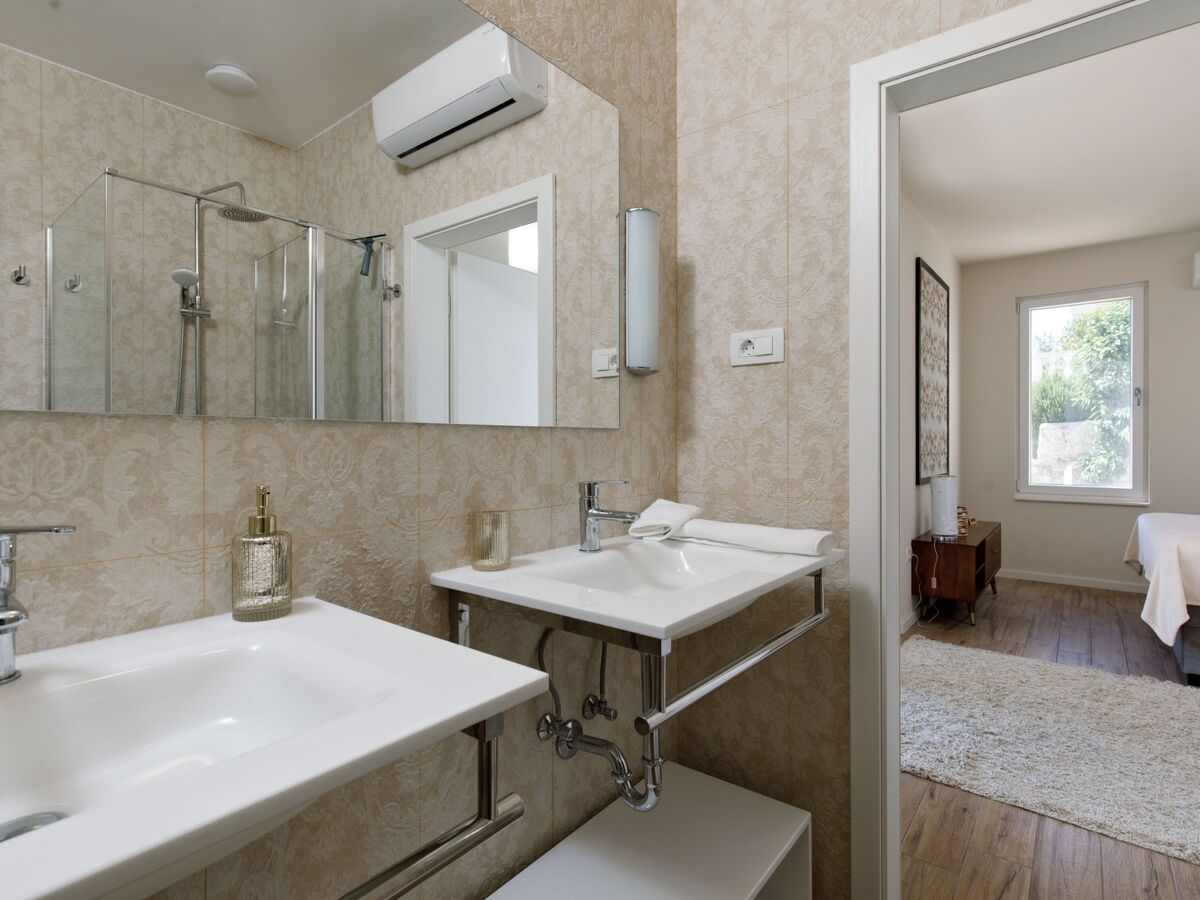 Villa Anadea avec jacuzzi extérieur à Trogir - Photo 29