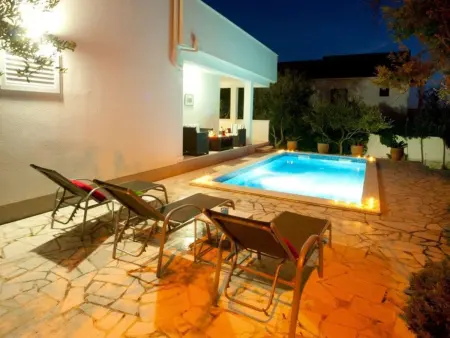 Villa Layla, maison 4 chambres avec piscine face à la mer