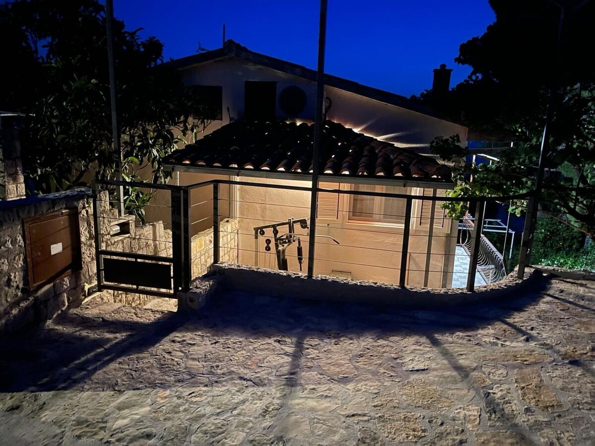 Maison Okrug Donji, parking privé et piscine face à la mer - Photo 39