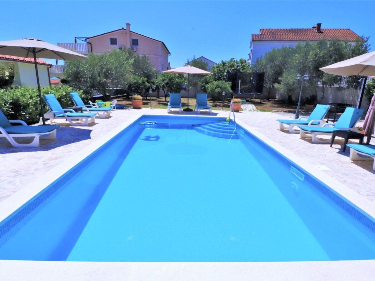 Maison 4 chambres avec piscine chauffée à Okrug Donji - Photo 4