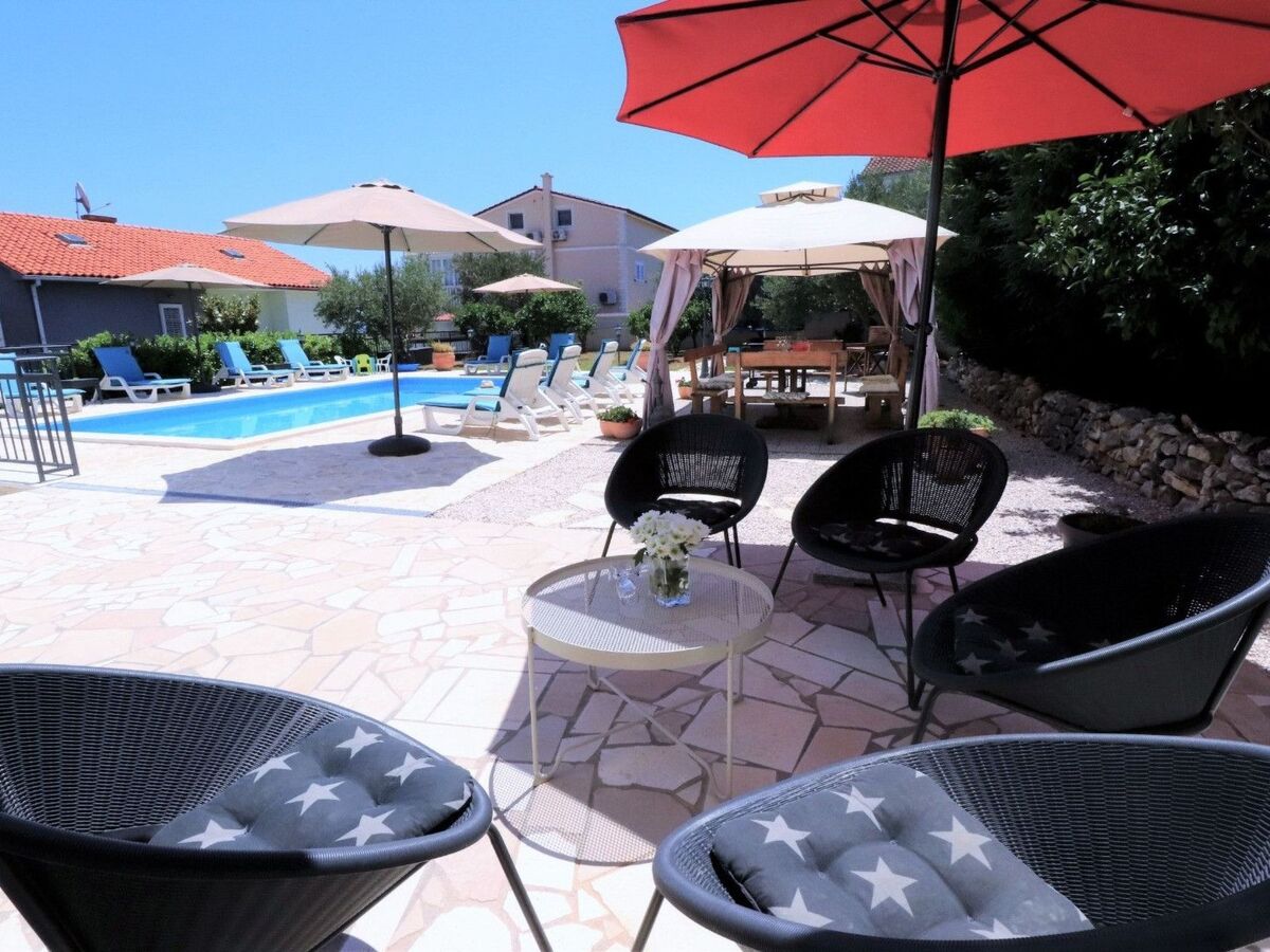 Maison 4 chambres avec piscine chauffée à Okrug Donji - Photo 7