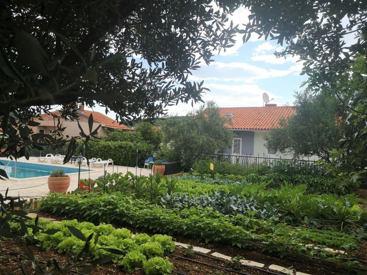 Maison 4 chambres avec piscine chauffée à Okrug Donji - Photo 10