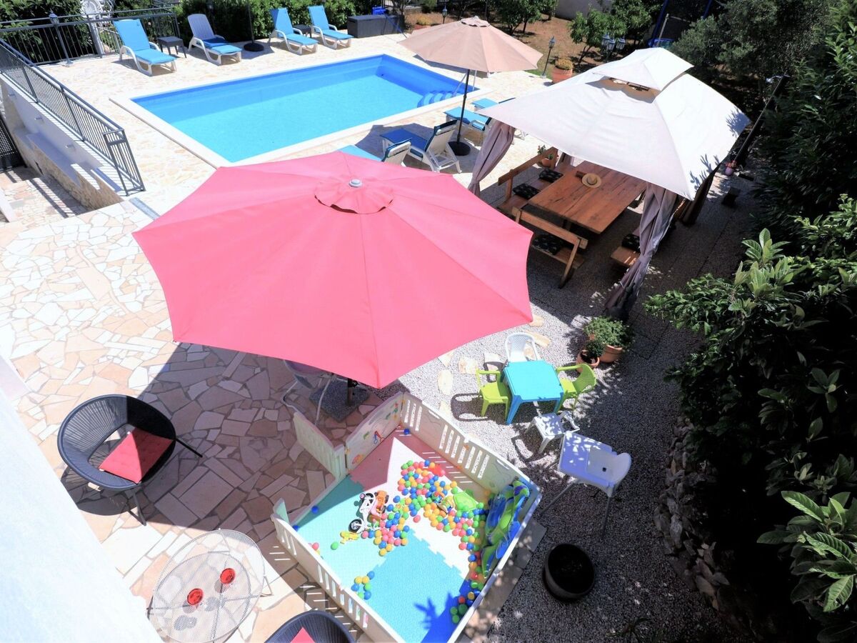 Maison 4 chambres avec piscine chauffée à Okrug Donji - Photo 13