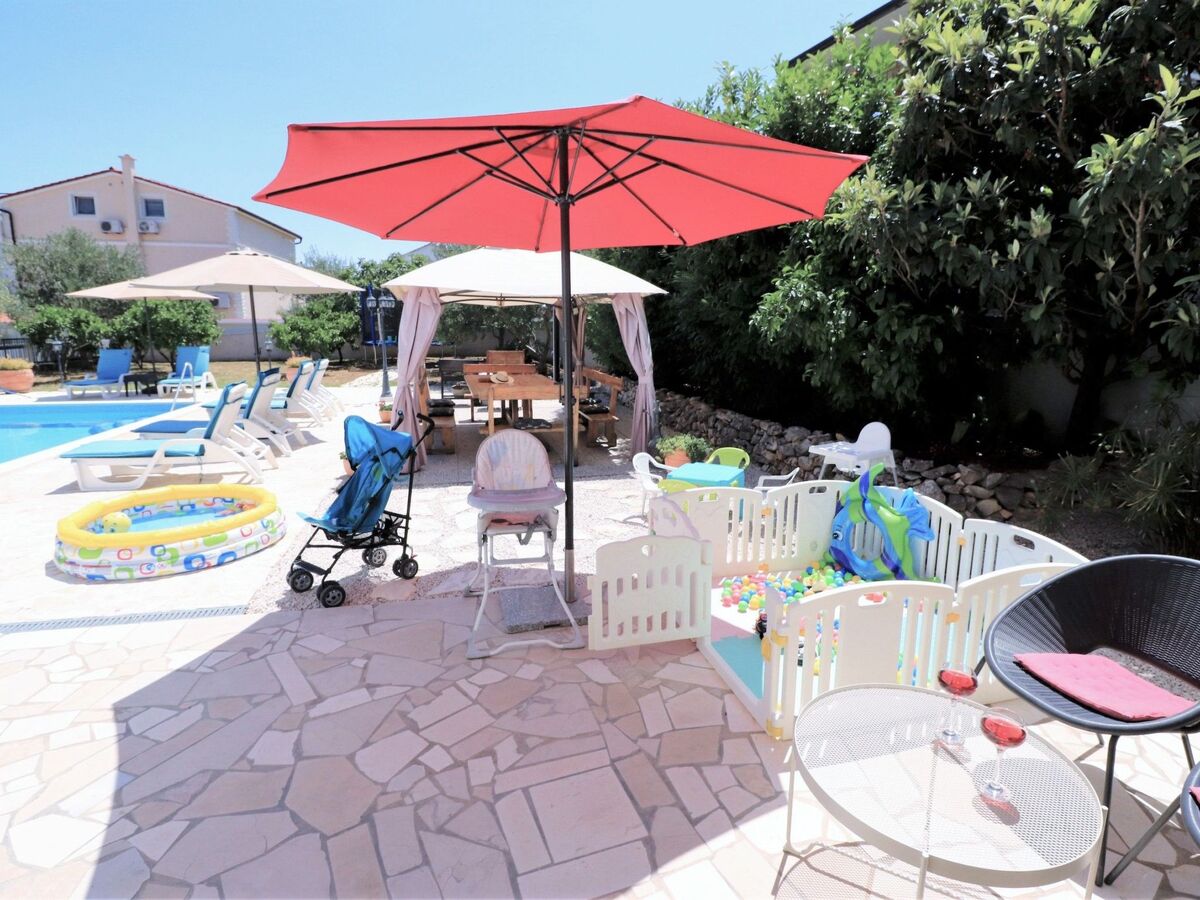 Maison 4 chambres avec piscine chauffée à Okrug Donji - Photo 14