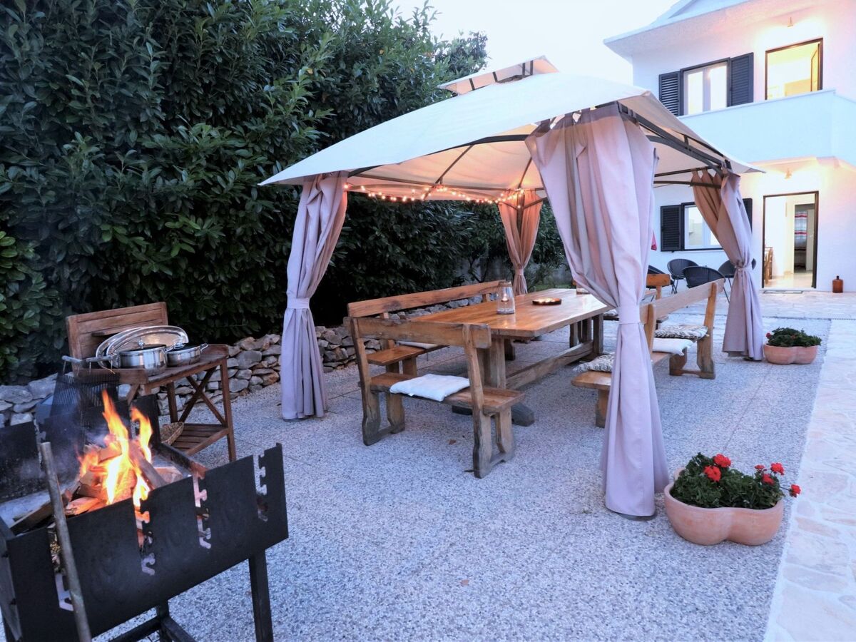 Maison 4 chambres avec piscine chauffée à Okrug Donji - Photo 15