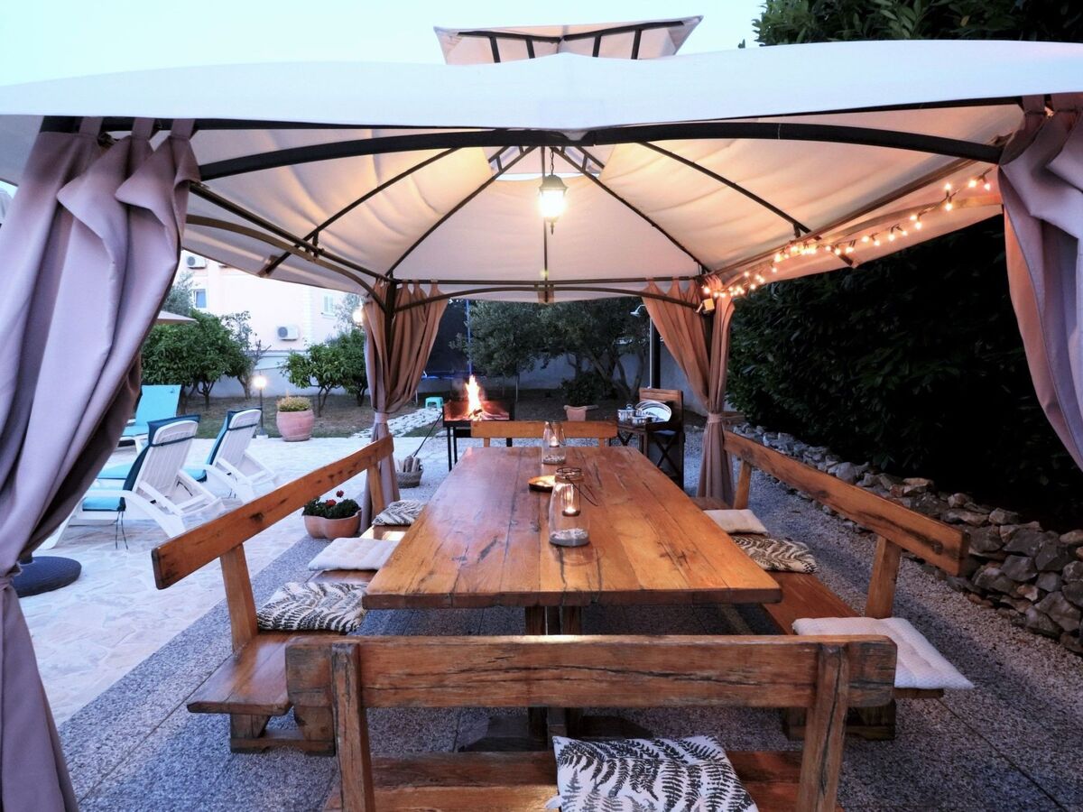 Maison 4 chambres avec piscine chauffée à Okrug Donji - Photo 17