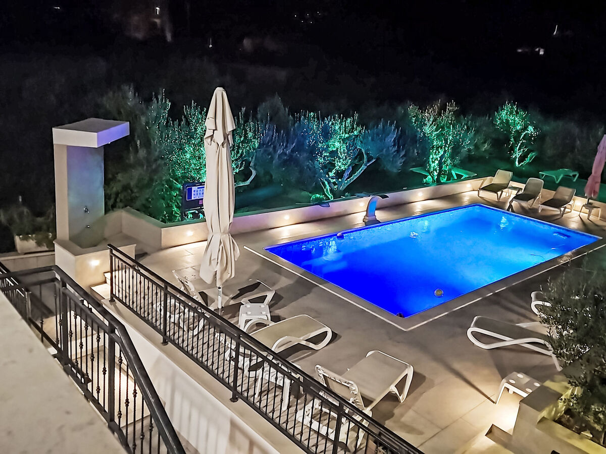 Villa Rimac : maison 7 chambres avec piscine intérieure à Kaštel Novi - Photo 4