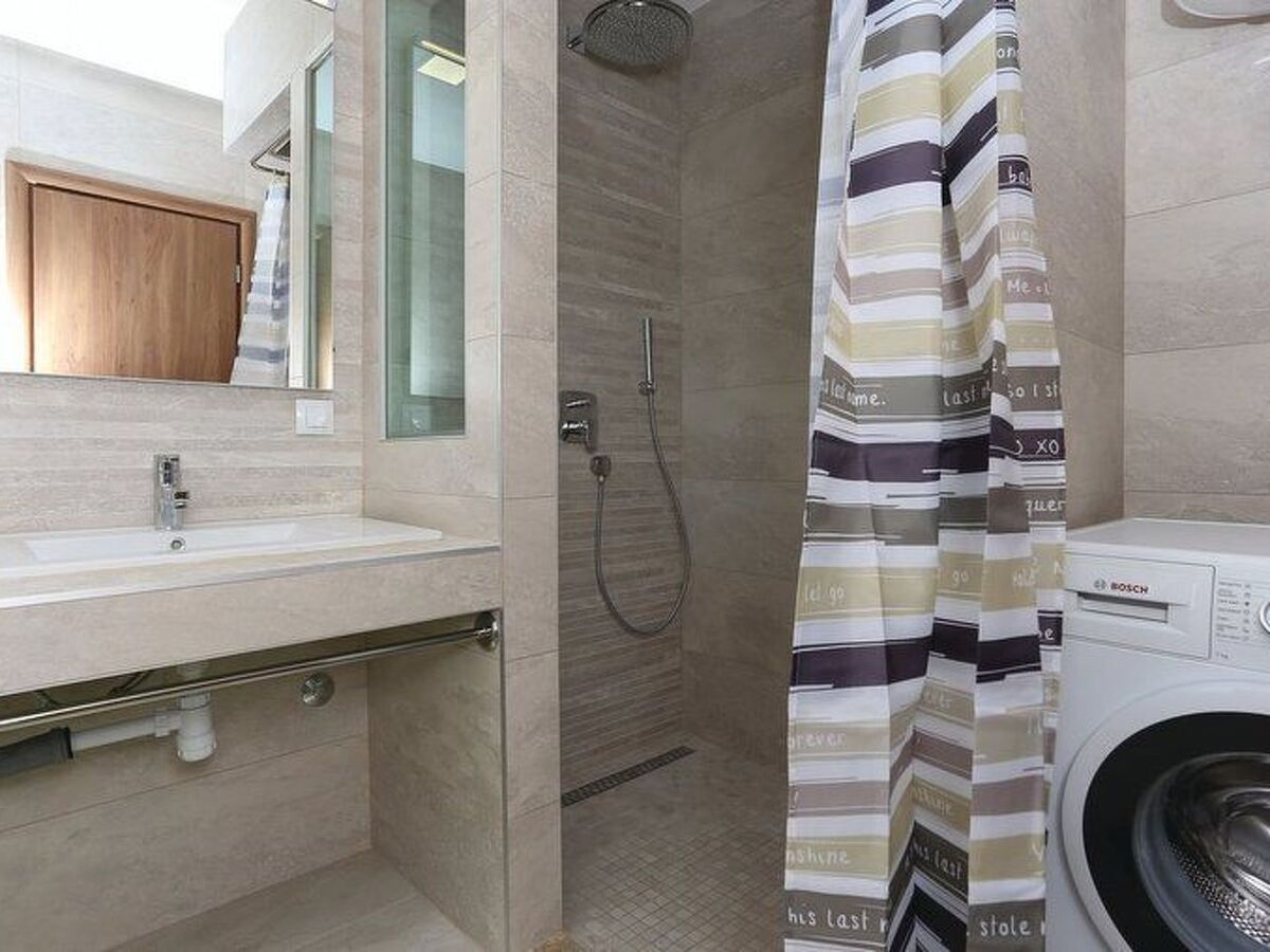 Villa Rimac : maison 7 chambres avec piscine intérieure à Kaštel Novi - Photo 16