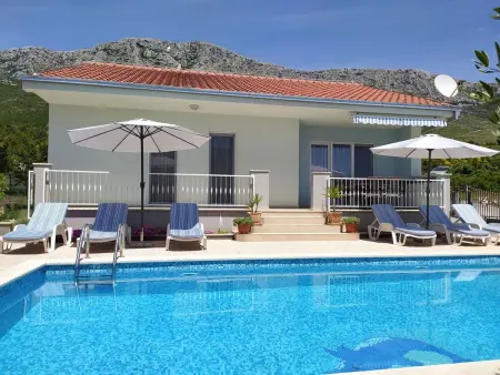 Maison avec piscine privée chauffée à Kaštel Gomilica