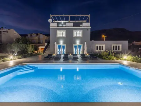 Villa Perkov – Maison 6 chambres avec piscine à Dragovode