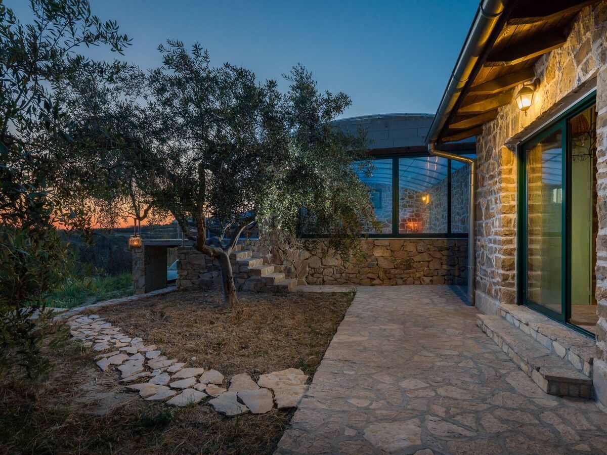 Maison pierre avec piscine intérieure privée à Split - Photo 24