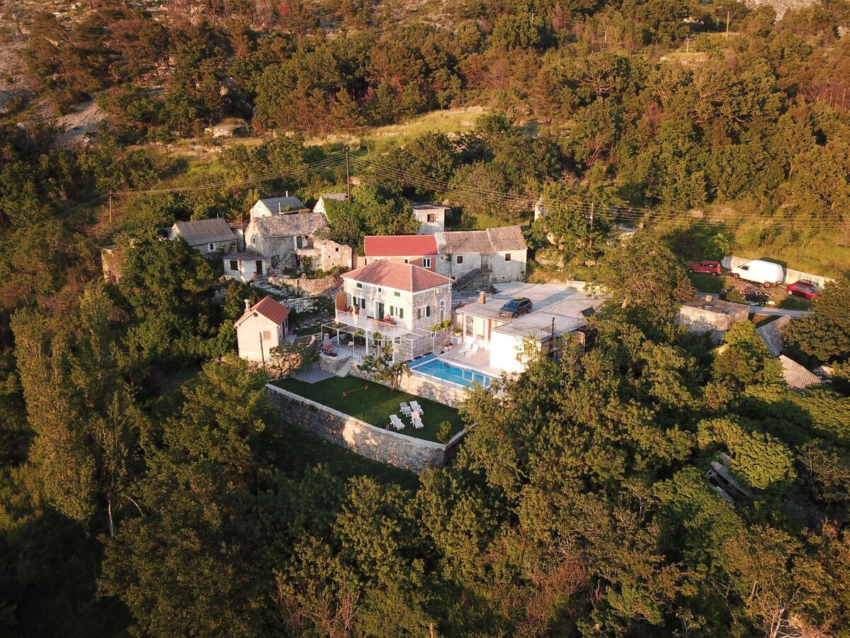 Marinka, maison pierre 8 personnes avec piscine près de Split - Photo 1