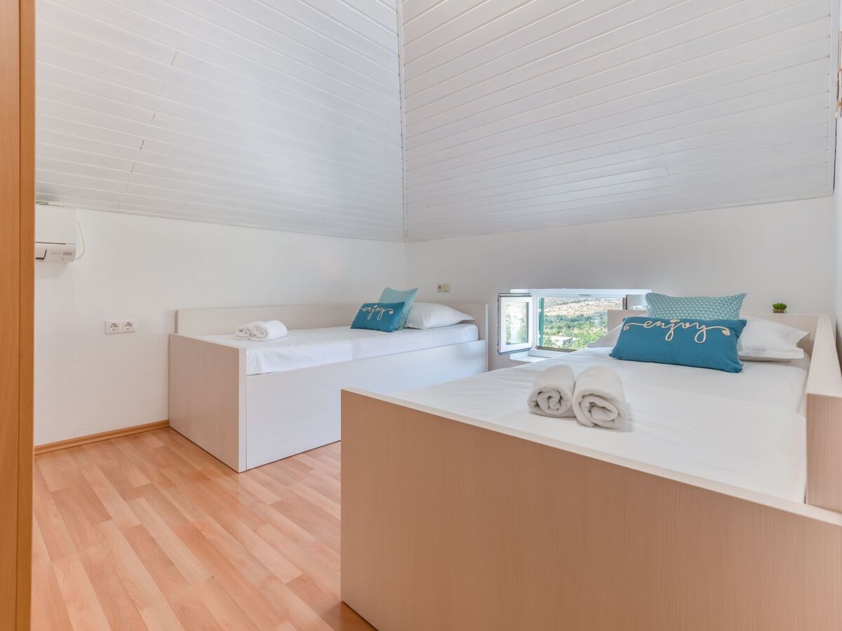 Marinka, maison pierre 8 personnes avec piscine près de Split - Photo 13