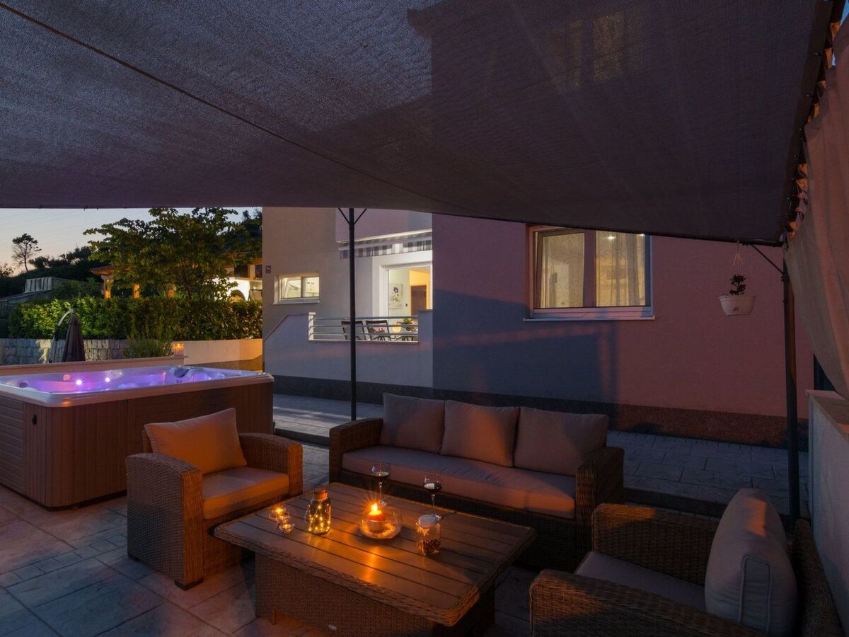 Villa Roko à Mravince : maison avec jacuzzi et piscine - Photo 2