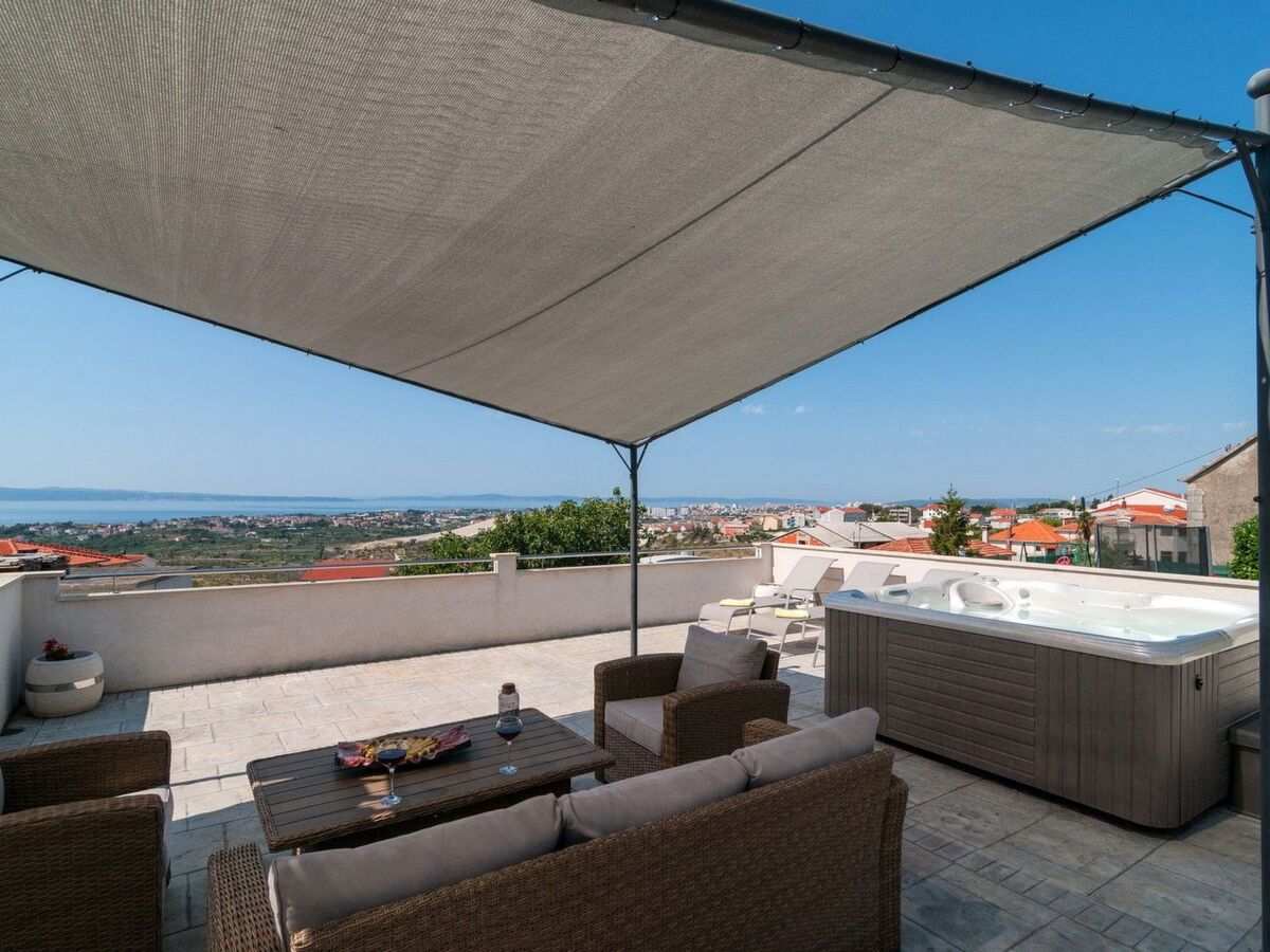 Villa Roko à Mravince : maison avec jacuzzi et piscine - Photo 3