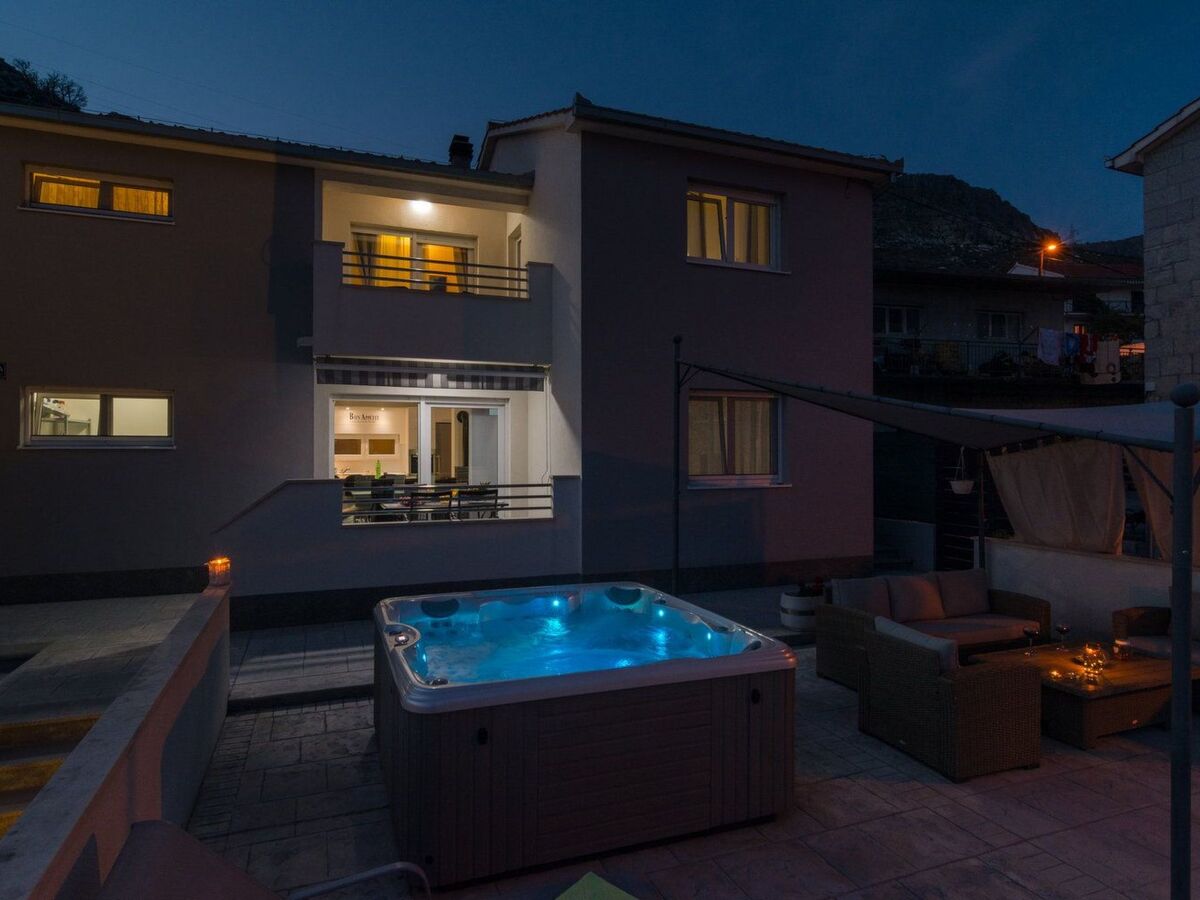 Villa Roko à Mravince : maison avec jacuzzi et piscine - Photo 9