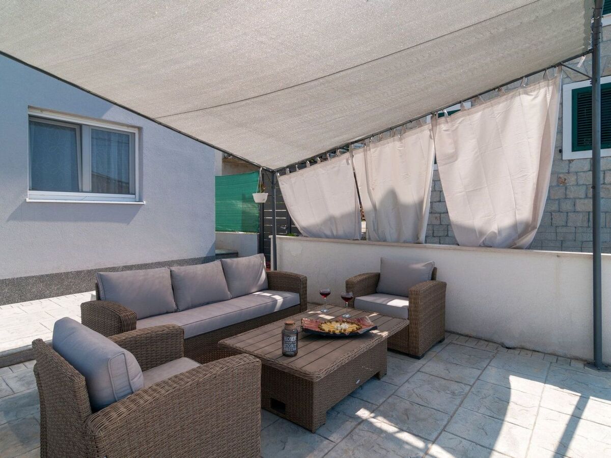 Villa Roko à Mravince : maison avec jacuzzi et piscine - Photo 10