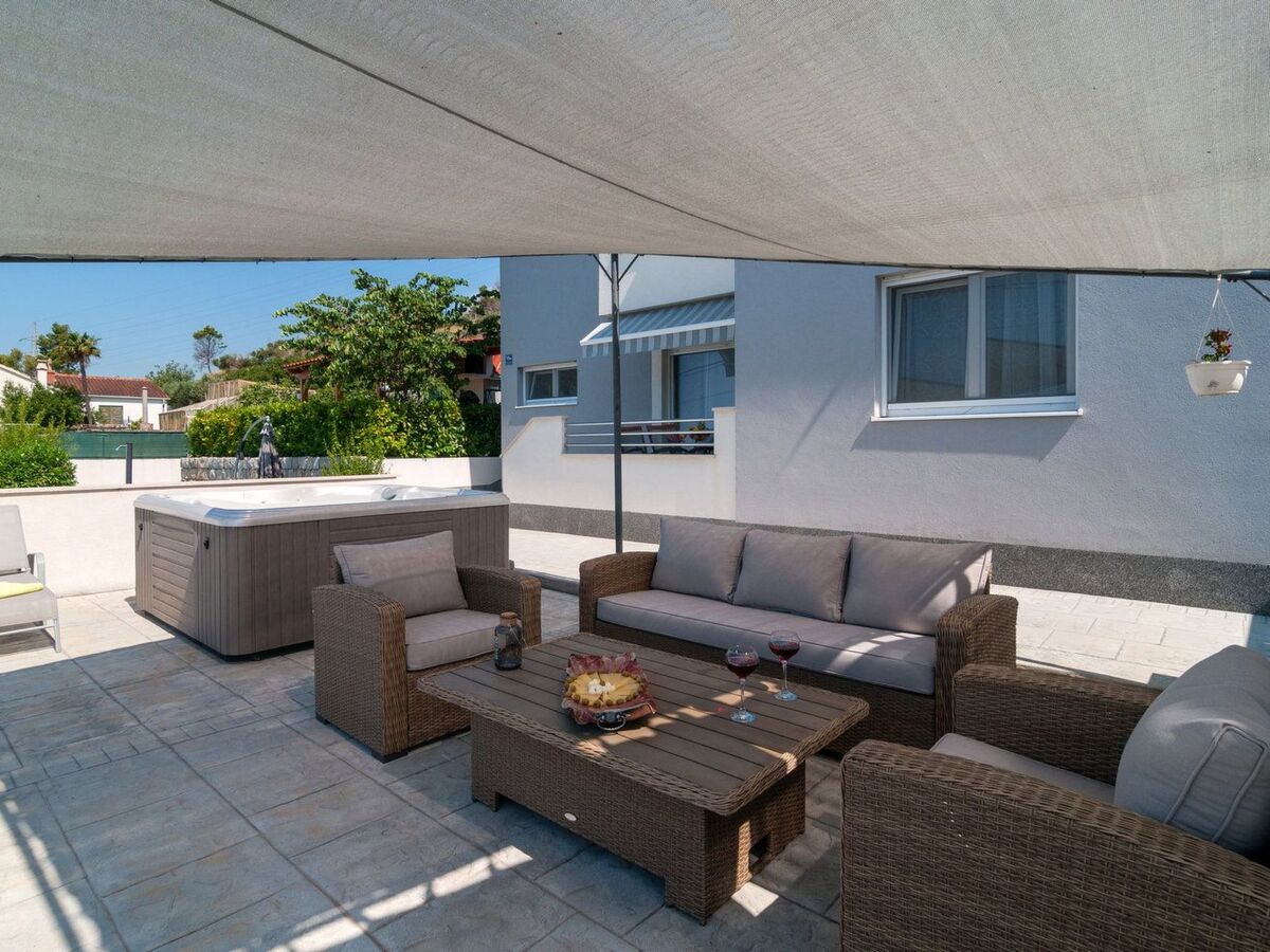 Villa Roko à Mravince : maison avec jacuzzi et piscine - Photo 11