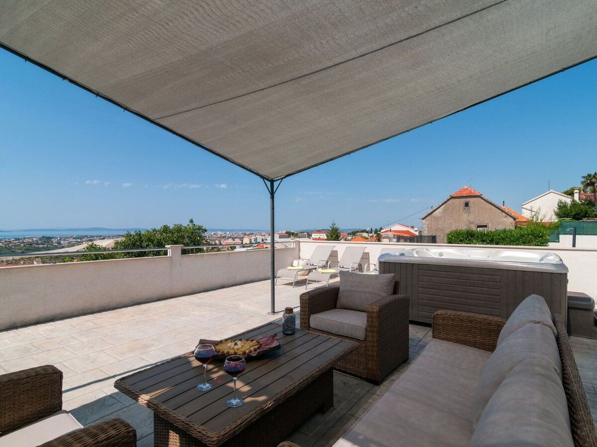 Villa Roko à Mravince : maison avec jacuzzi et piscine - Photo 12