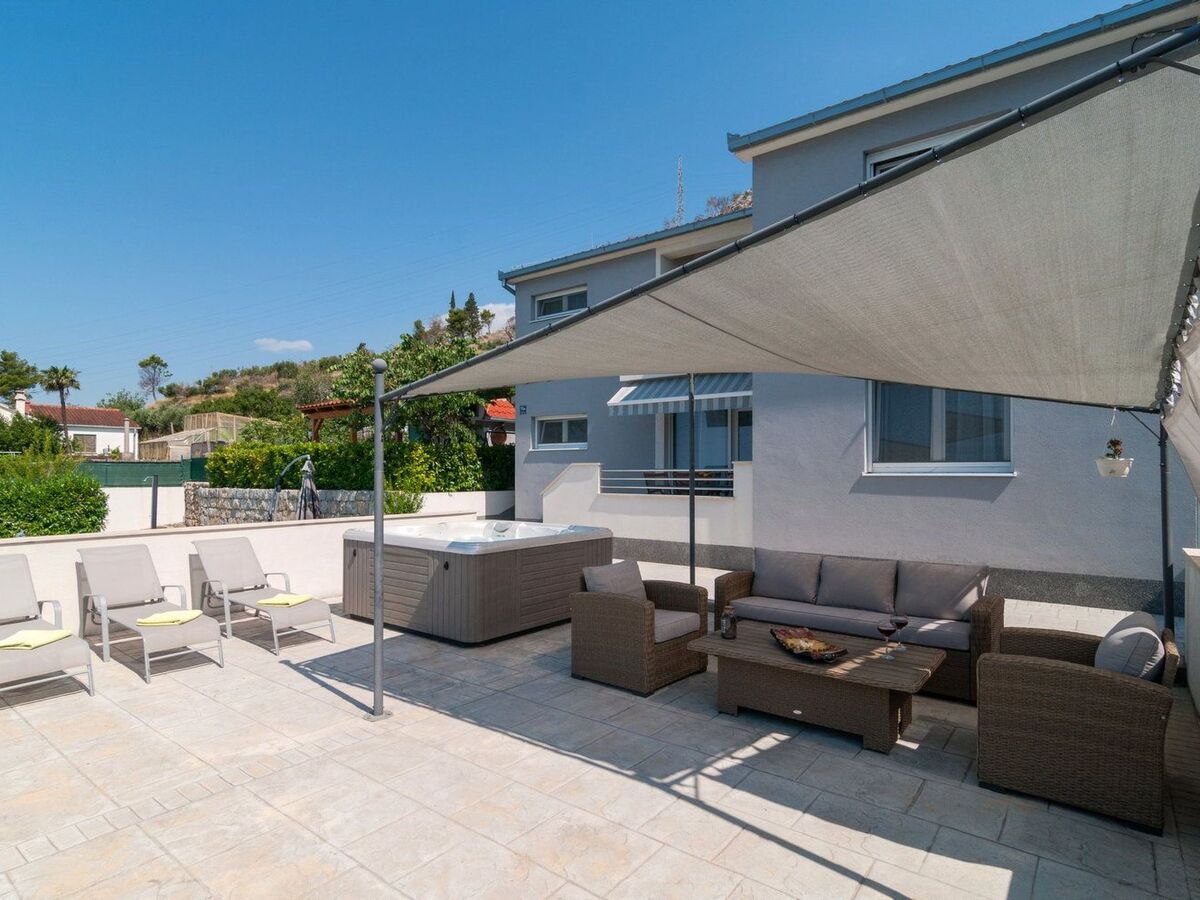 Villa Roko à Mravince : maison avec jacuzzi et piscine - Photo 16