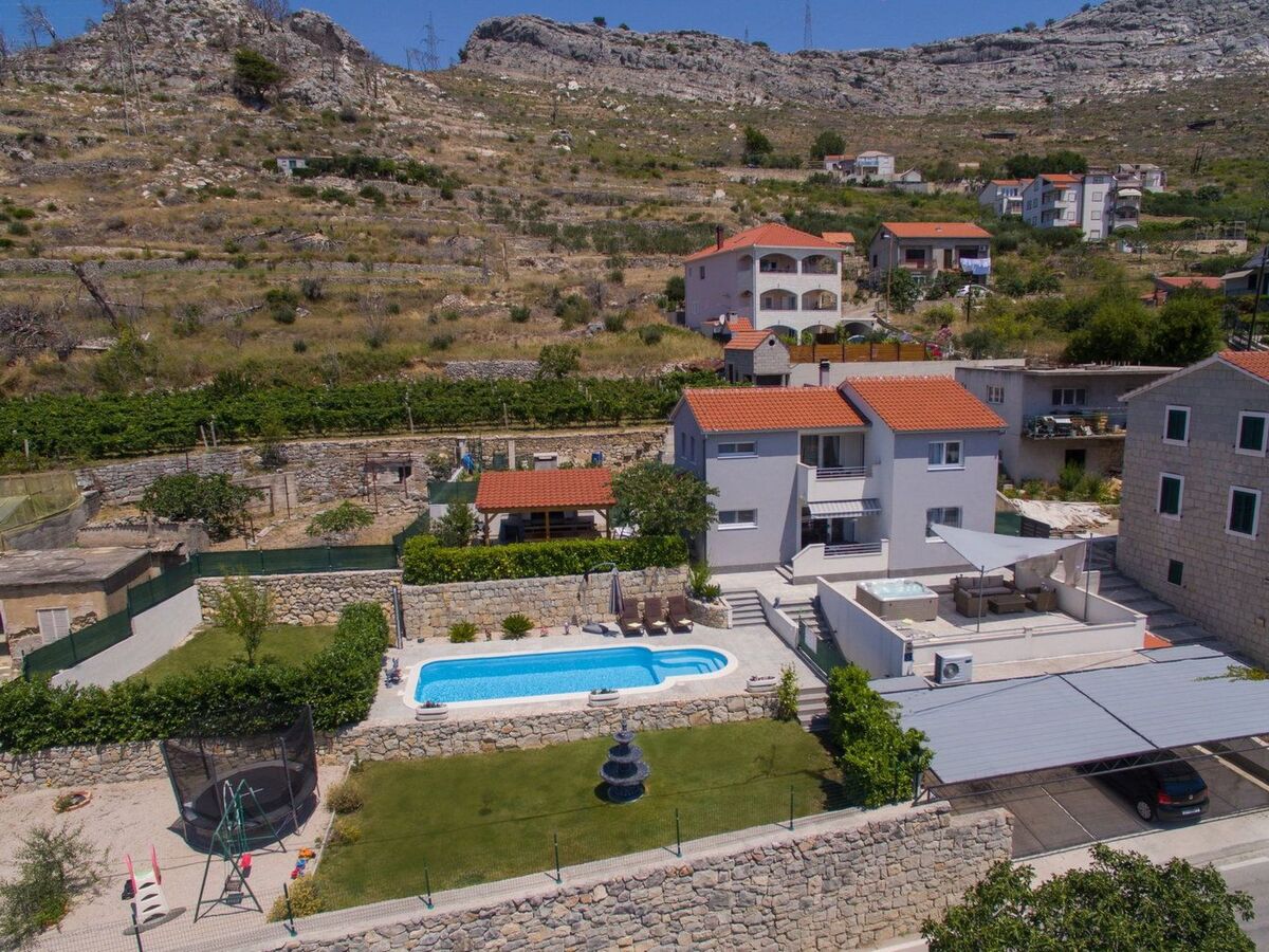 Villa Roko à Mravince : maison avec jacuzzi et piscine - Photo 28