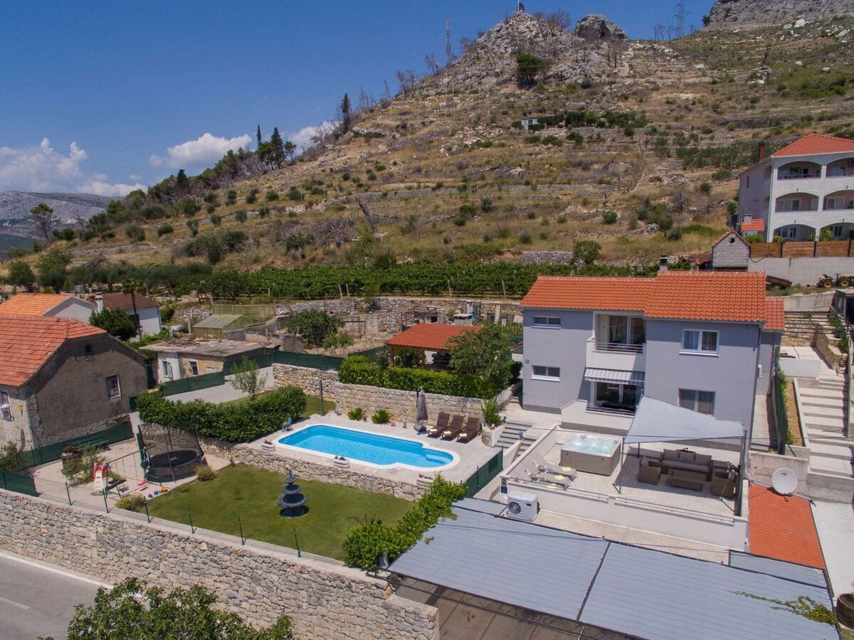 Villa Roko à Mravince : maison avec jacuzzi et piscine - Photo 29