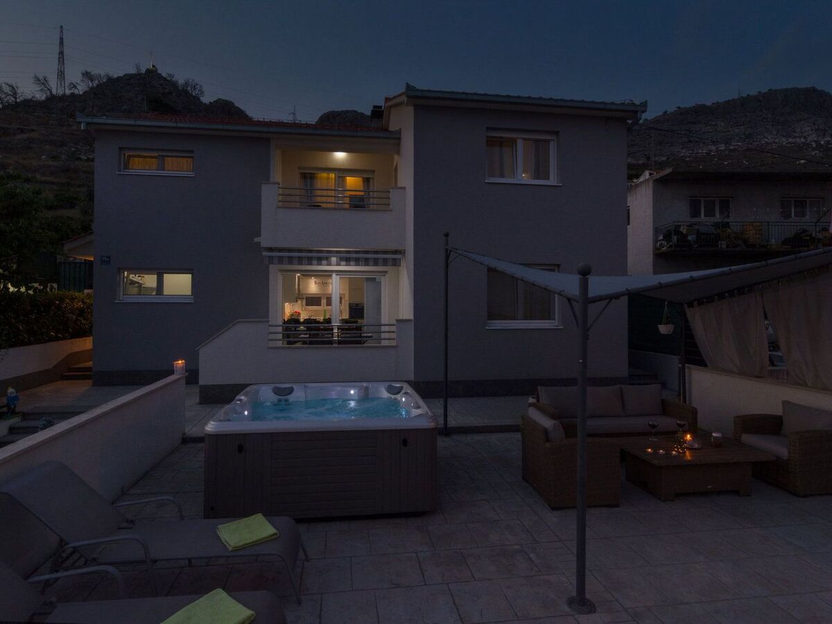 Villa Roko à Mravince : maison avec jacuzzi et piscine - Photo 34