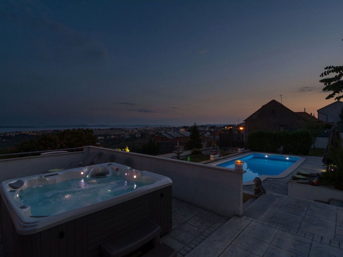 Villa Roko à Mravince : maison avec jacuzzi et piscine - Photo 36