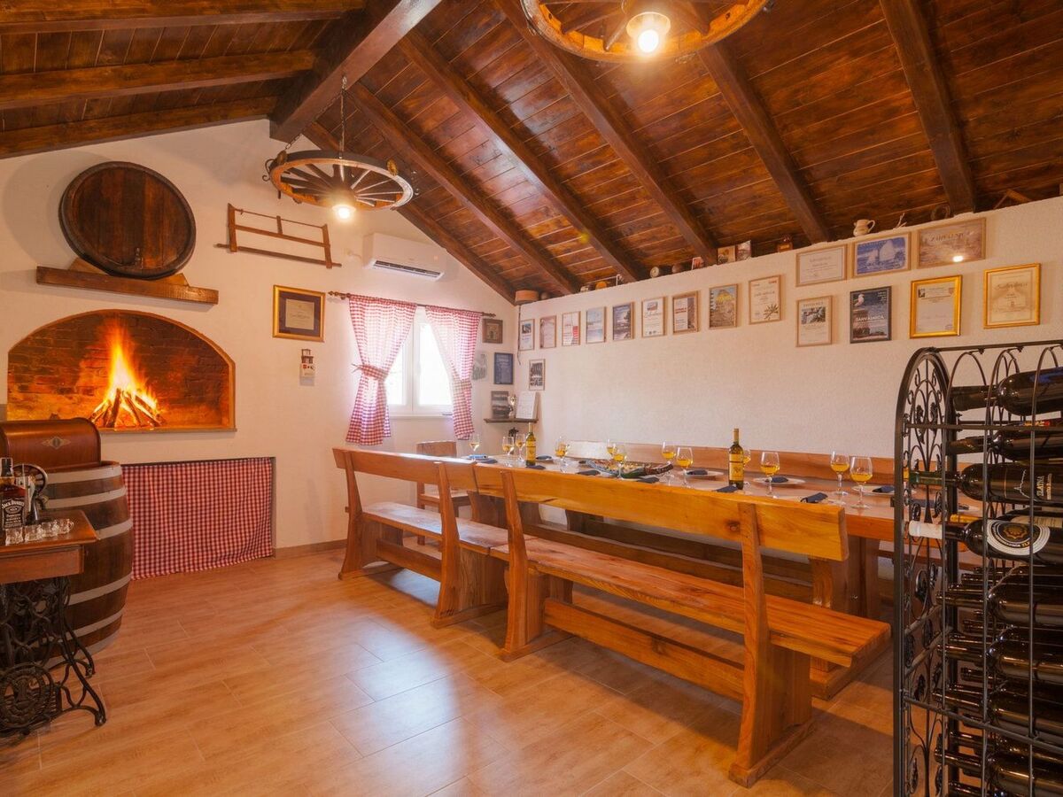 Villa Roko à Mravince : maison avec jacuzzi et piscine - Photo 48