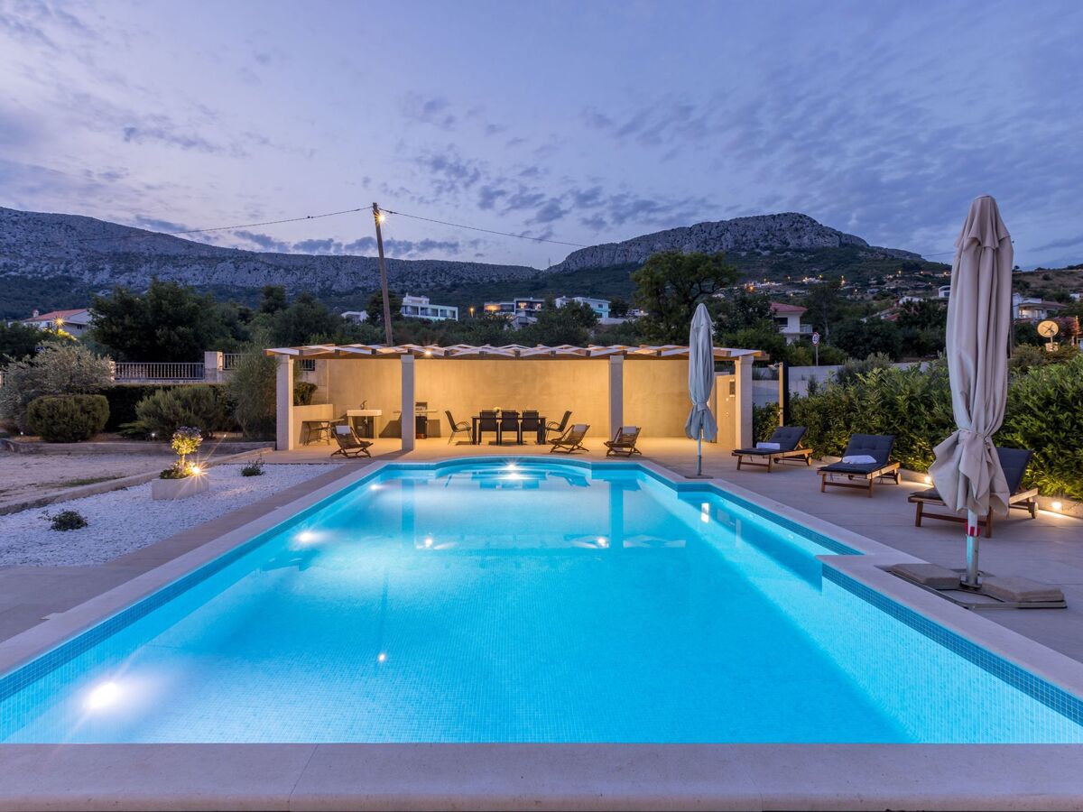 Villa Melki à Klis : maison 6 chambres avec grand pool privé - Photo 2