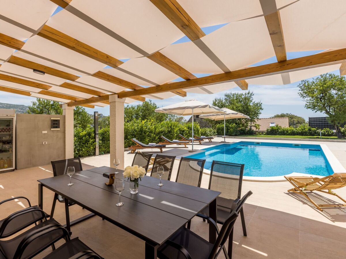 Villa Melki à Klis : maison 6 chambres avec grand pool privé - Photo 7