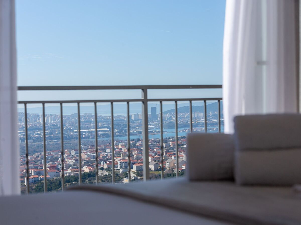 Villa Melki à Klis : maison 6 chambres avec grand pool privé - Photo 16