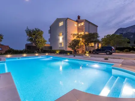 Villa Melki à Klis : maison 6 chambres avec grand pool privé