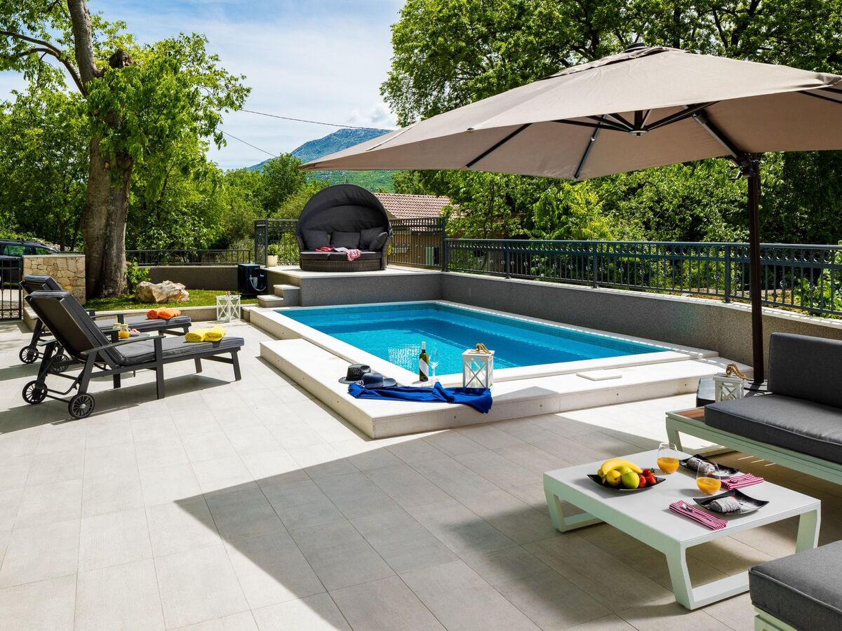 Maison avec piscine chauffée et taverne à Dugopolje - Photo 1