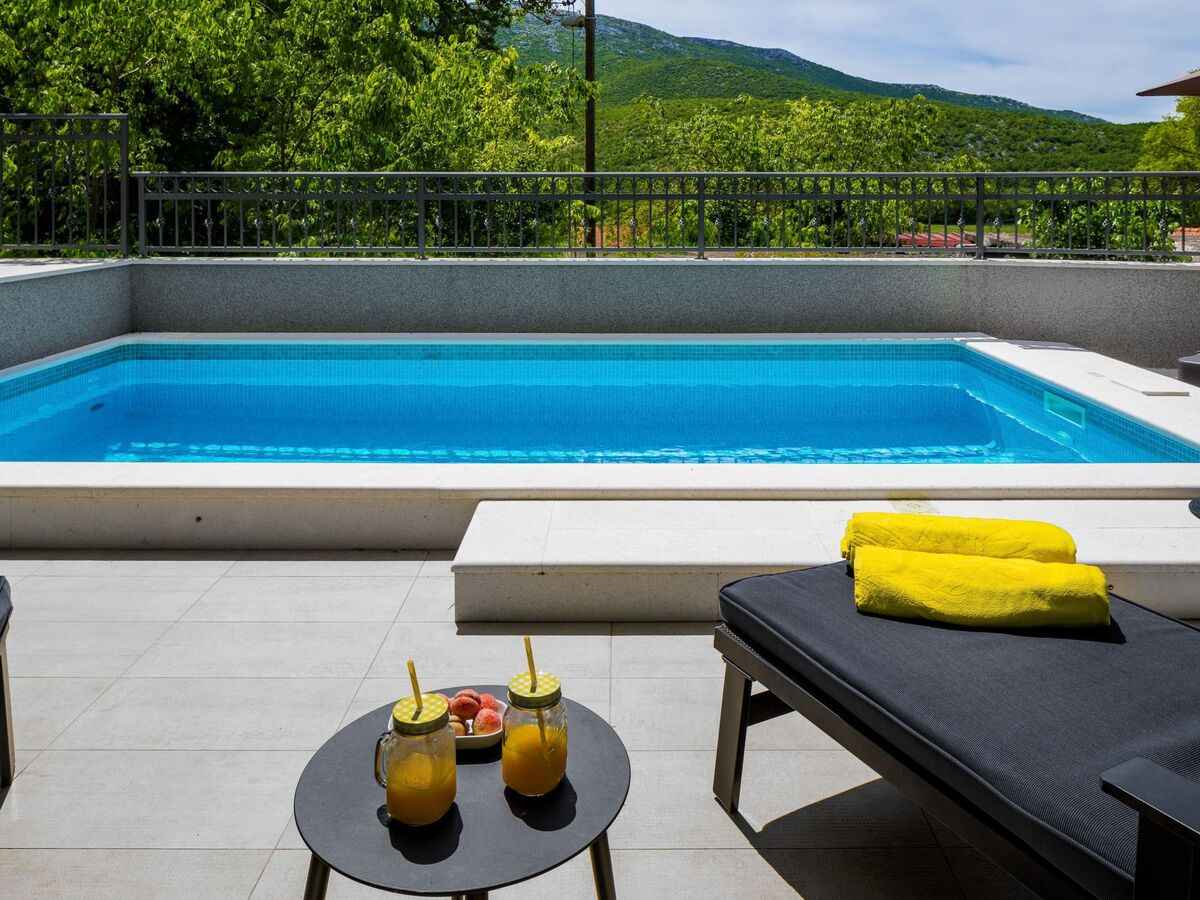 Maison avec piscine chauffée et taverne à Dugopolje - Photo 3