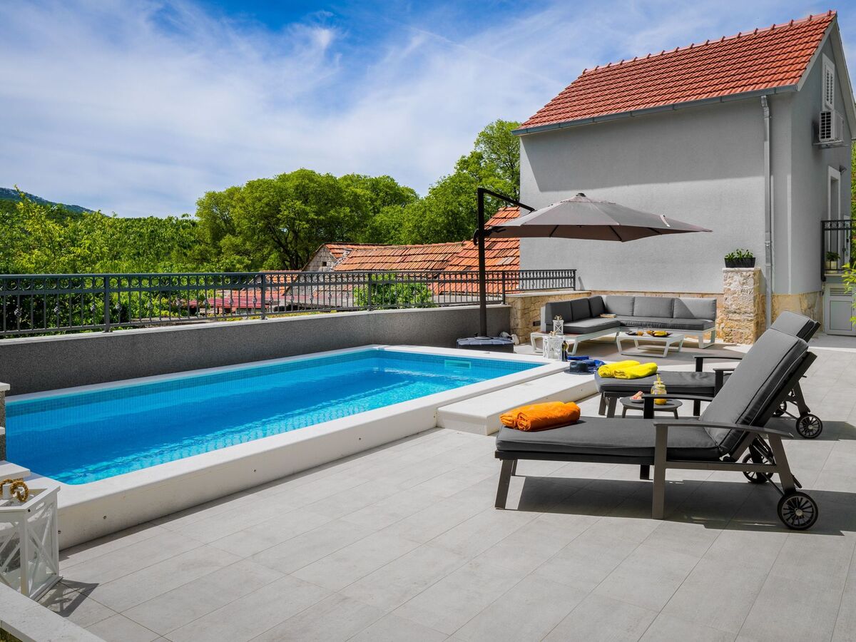 Maison avec piscine chauffée et taverne à Dugopolje - Photo 5