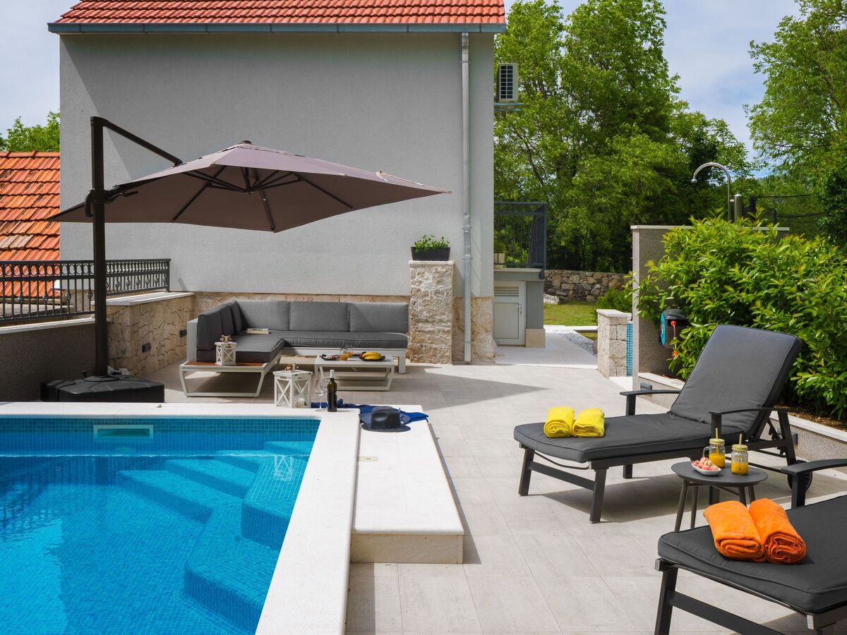 Maison avec piscine chauffée et taverne à Dugopolje - Photo 7