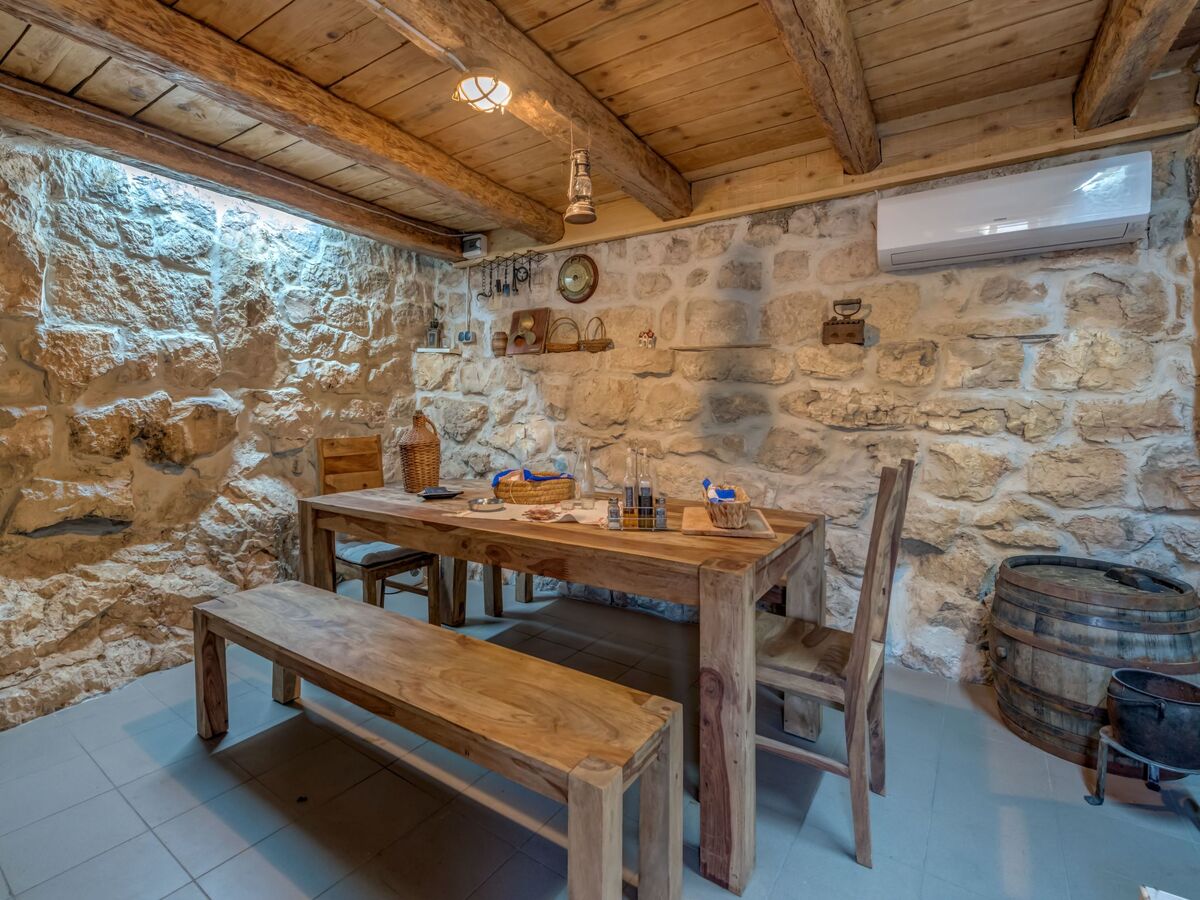 Maison avec piscine chauffée et taverne à Dugopolje - Photo 11