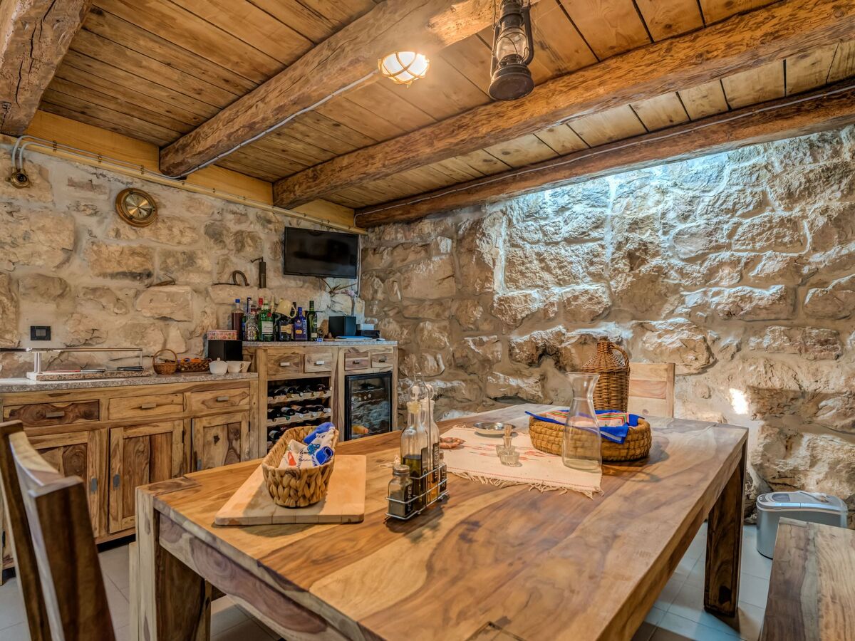 Maison avec piscine chauffée et taverne à Dugopolje - Photo 12