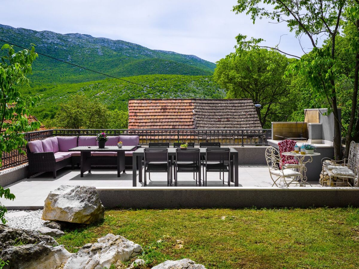 Maison avec piscine chauffée et taverne à Dugopolje - Photo 14