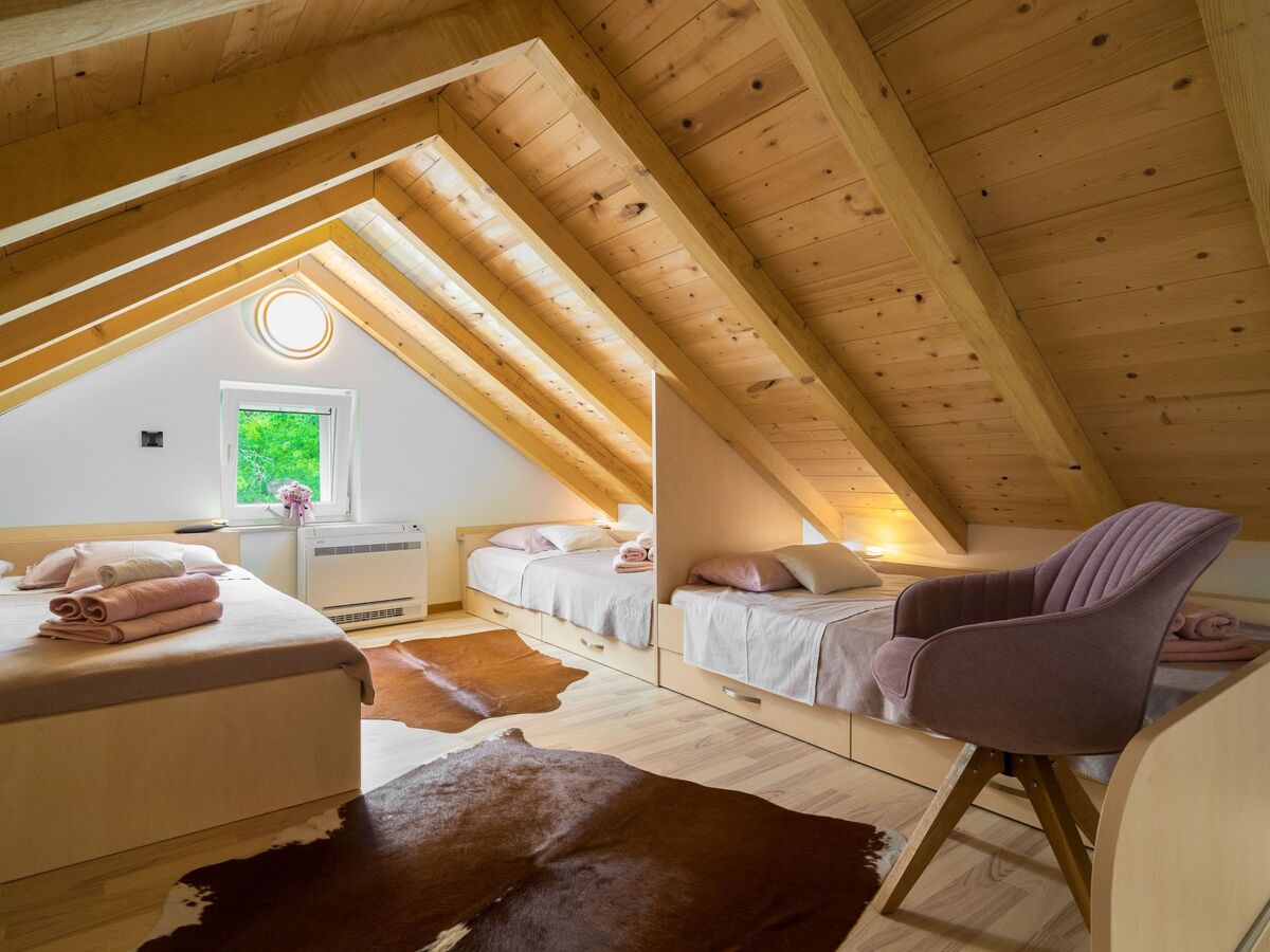 Maison avec piscine chauffée et taverne à Dugopolje - Photo 17
