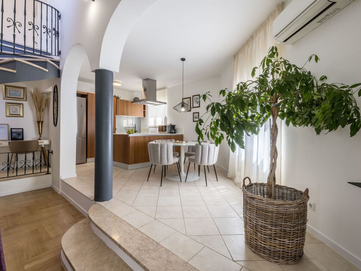 Villa Artea à Podstrana : piscine chauffée et jardin méditerranéen - Photo 3