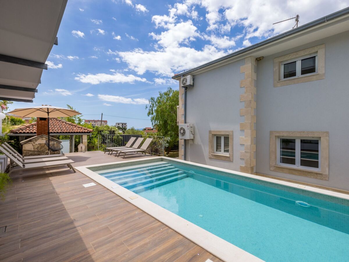 Villa Artea à Podstrana : piscine chauffée et jardin méditerranéen - Photo 7